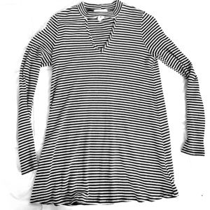 Long sleeve ribbed tunic with neckline cut out